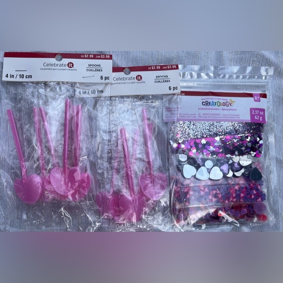 NWT valentines decor & more bundle 18 items - Picture 8 of 8